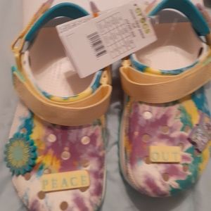 Crocs Peace Out Hikers. W6. NWT